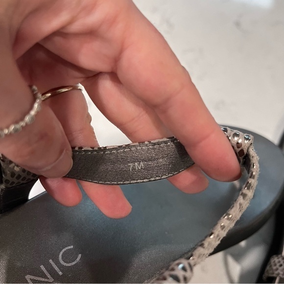 Vionic sPalm Boca Pewter Snake Dressy T Strap Thong Comfort Sandals Jeweled Sz 7 - Picture 7 of 11
